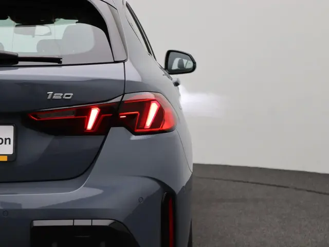 BMW 1 Serie 120 2025 Benzine 19