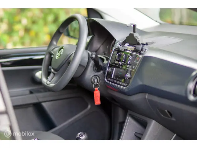 Volkswagen up! 1.0 BMT move up! 2019 Benzine 5