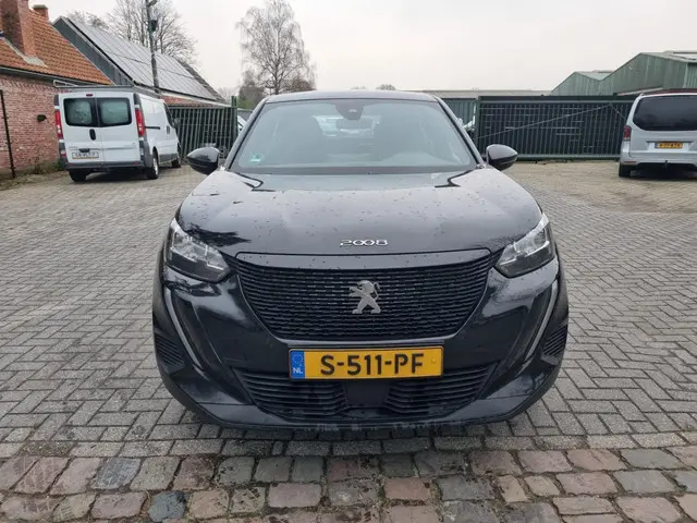 Peugeot 2008 1.2 PT Active Pack ( MOTORSCHADE ) 2023 Benzine 8