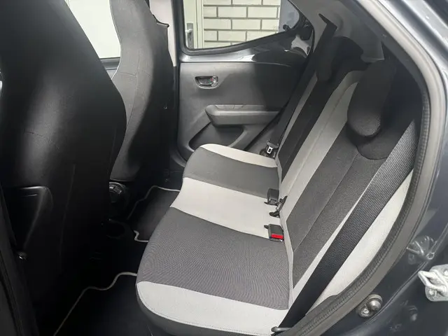 Toyota Aygo 1.0 VVT-i x-clusiv Cabrio 2017 Benzine 15