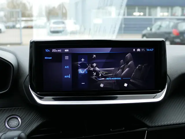 Peugeot 2008 1.2 Hybrid 145 Allure 2025 Hybride Benzine 24