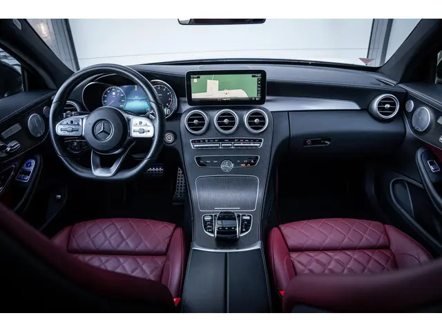 Mercedes-Benz C-Klasse Coupé 300 AMG 2019 Benzine 25