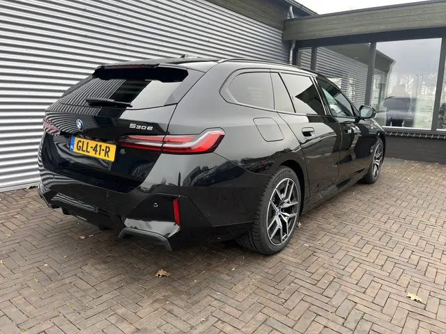 BMW 5 Serie Touring 530e xDrive 2024 Hybride Benzine 28