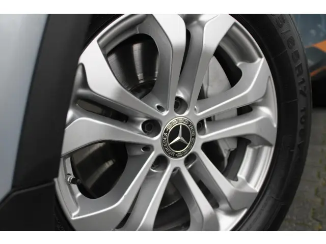 Mercedes-Benz GLC 250 4MATIC Business 2017 Benzine 29