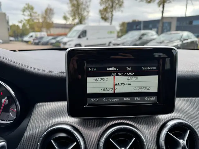 Mercedes-Benz CLA 200 Prestige PANO AUT!! 2013 Benzine 12