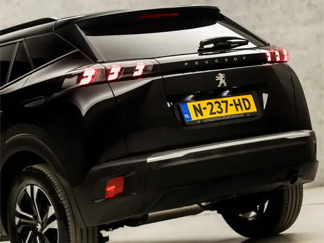 Peugeot 2008 1.2 PureTech Allure Sport 2021 Benzine 12