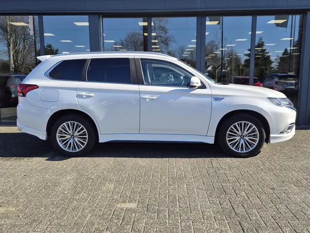 Mitsubishi Outlander 2.4 PHEV Pure+ 2020 Hybride Benzine 16