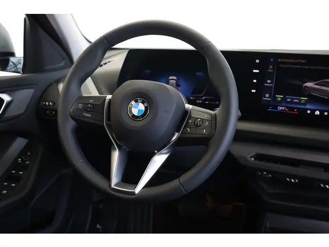 BMW 1 Serie 120 2025 Benzine 11