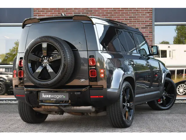 Land Rover Defender 110 D300 SE 2021 Diesel 2
