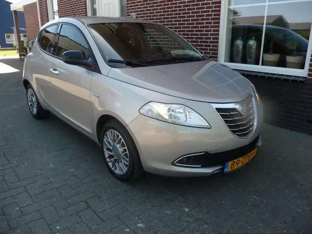 Lancia Ypsilon 0.9 TwinAir Gold 2012 Benzine 7