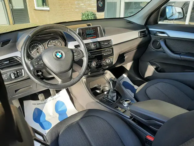 BMW X1 sDrive18i Executive 2017 Benzine 5