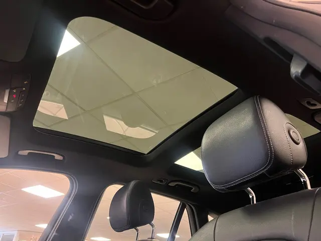 Mercedes-Benz GLC 250 4MATIC Edition 1 2015 Benzine 23