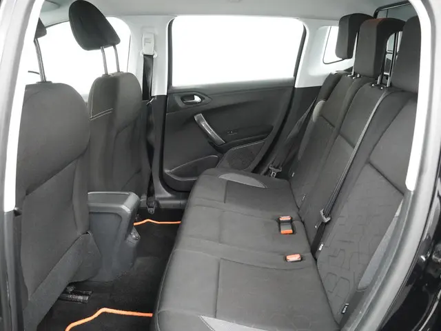 Peugeot 2008 1.2 PureTech Allure 2017 Benzine 10
