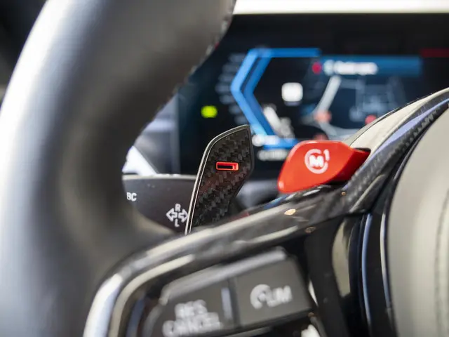 BMW M4 xDrive Competition Coupé 2025 Benzine 56