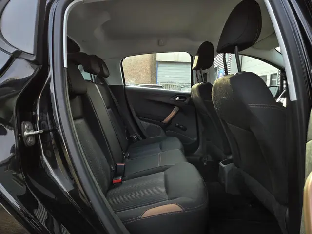 Peugeot 208 1.2 VTi Urban Soul 2013 Benzine 15