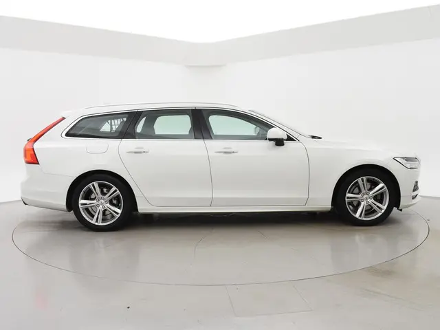 Volvo V90 2.0 T4 190 PK AUT. 2019 Benzine 44