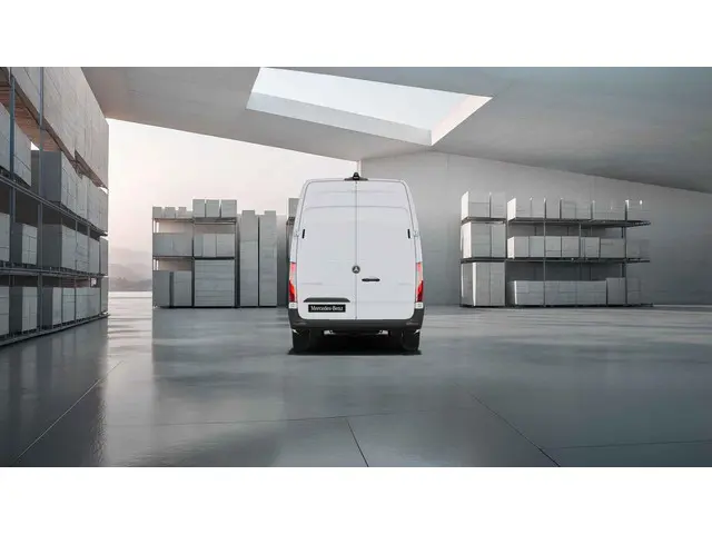 Mercedes-Benz Sprinter 315 CDI L2 RWD Pro 2025 Diesel 8