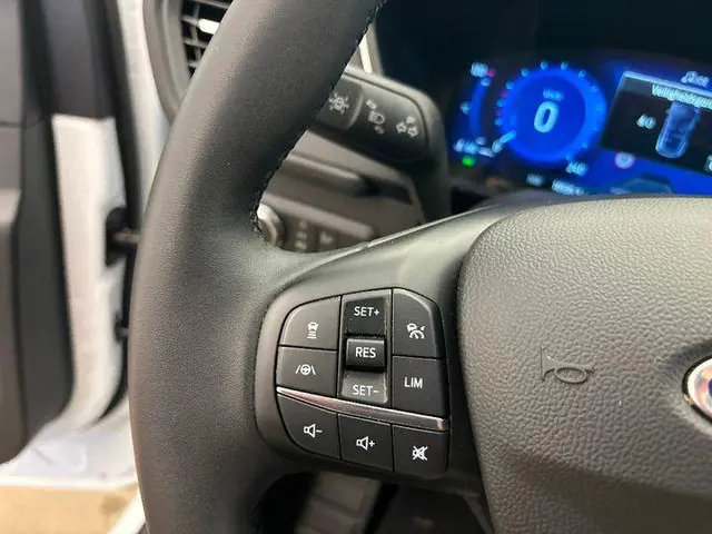 Ford Kuga 2.5 PHEV Titanium 2023 Hybride Benzine 14