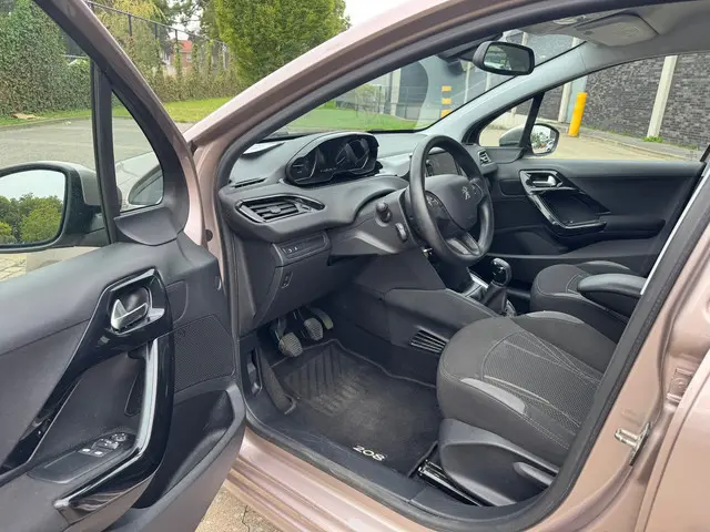 Peugeot 208 1.2 VTi Envy 2012 Benzine 2