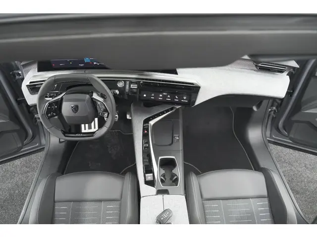 Peugeot 5008 HYbrid 145 e-DCS6 GT 2025 Hybride Benzine 45