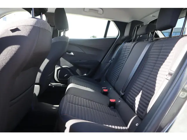 Peugeot 2008 1.2 PT ALLURE 2022 Benzine 7