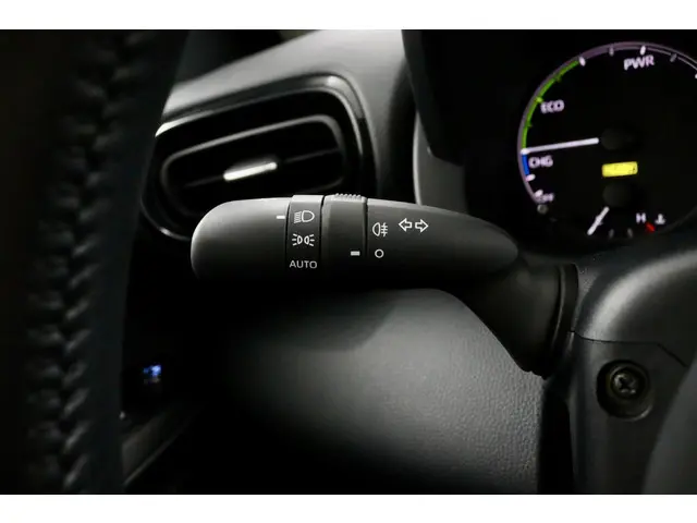 Toyota Yaris 1.5 Hybrid Comfort wit 2022 Hybride Benzine 17
