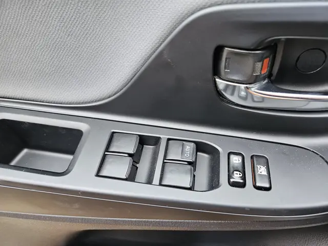 Toyota Yaris 1.5 Hybrid Dynamic 2015 Hybride Benzine 14