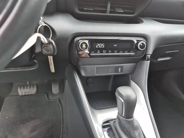 Toyota Yaris 1.5 Hybrid Active 2022 Hybride Benzine 14