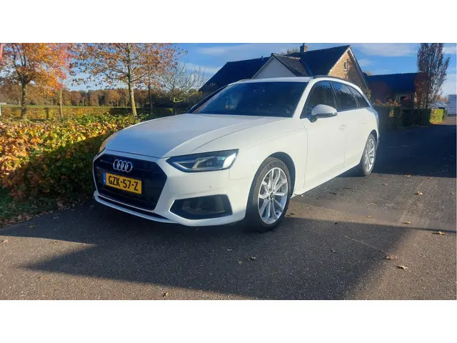 Audi A4 Avant 35 TFSI S edition 2022 Hybride Benzine
