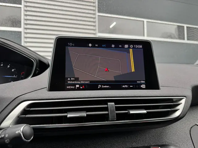 Peugeot 3008 1.2 PureTech Première 2018 Benzine 12