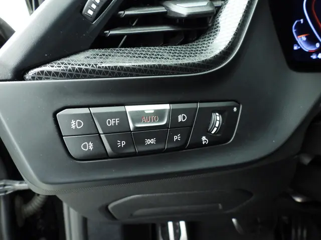 BMW 1 Serie 5-deurs 118i 2020 Benzine 23