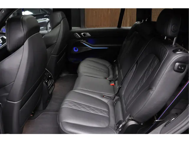 BMW X7 M60i xDrive 2022 Hybride Benzine 12