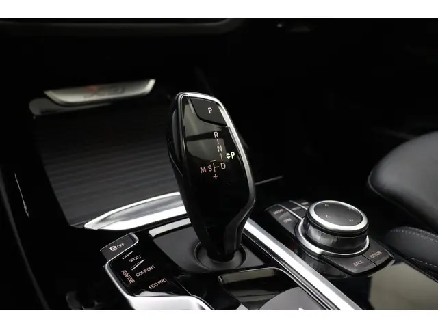 BMW X3 xDrive20i High Executive 2021 Benzine 28