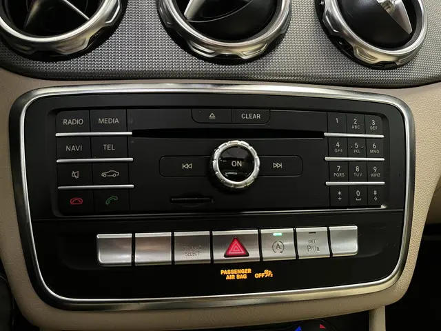 Mercedes-Benz GLA 180 Business Solution 2018 Benzine 36