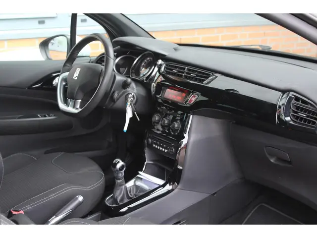 Citroën DS3 1.2 VTi So Chic 2013 Benzine 18