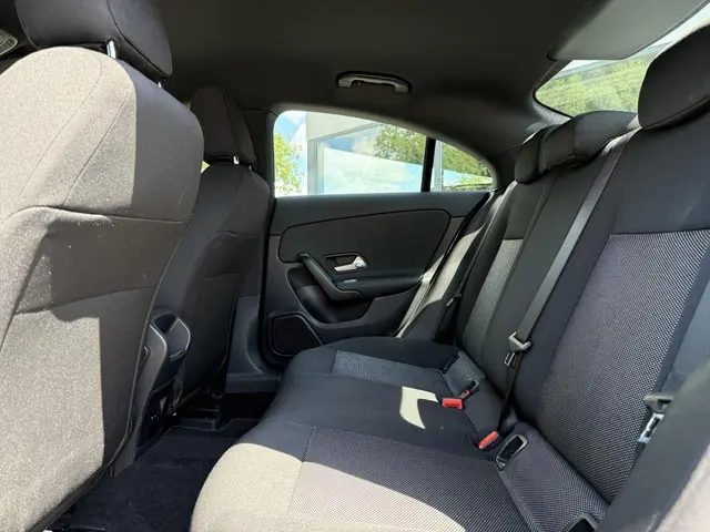 Mercedes-Benz CLA 180 Aut. Business Sol. 2021 Benzine 13