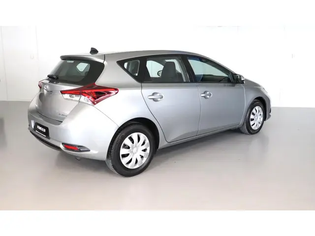 Toyota Auris 1.3 Now 2016 Benzine 8