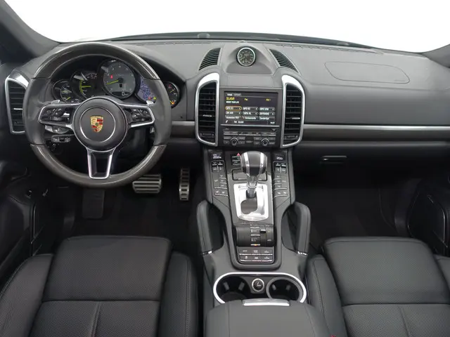 Porsche Cayenne 3.0 S E-Hybrid 2015 Hybride Benzine 8