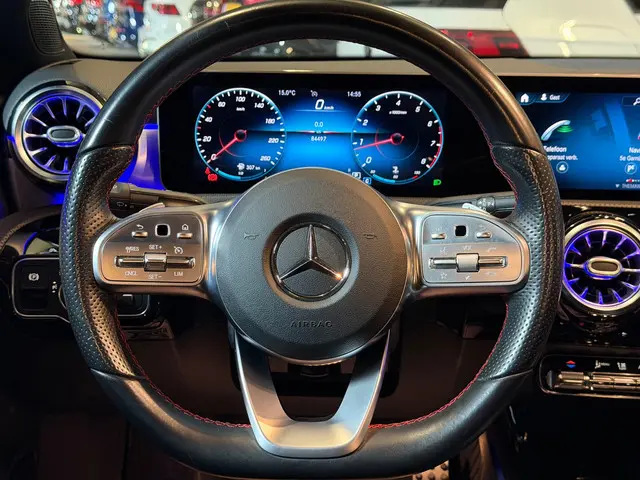 Mercedes-Benz A-Klasse 180 AMG Line 2020 Benzine 13