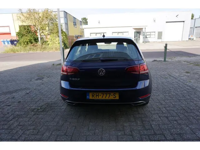 Volkswagen e-Golf Blauw 2017 2017 Elektrisch 6