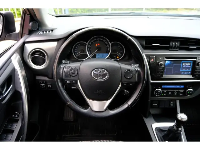 Toyota Auris 1.6 Aspiration Clima|Cam|LMV 2013 Benzine 6