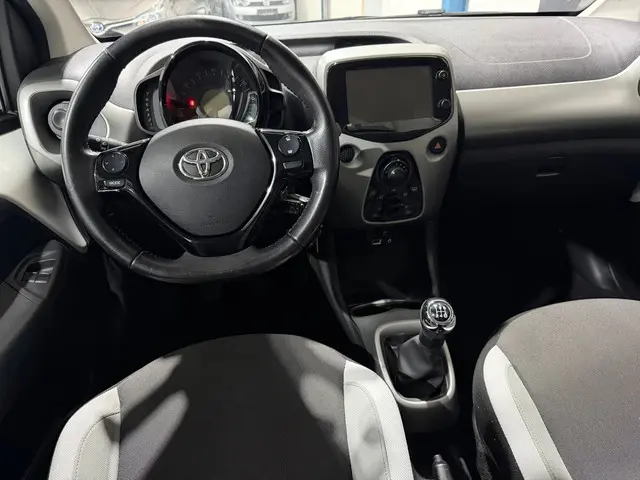 Toyota Aygo 1.0 VVT-i x-play 2017 Benzine 5
