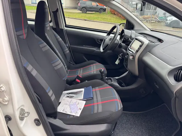 Peugeot 108 1.0 e-VTi Active Airco, Carplay 2014 Benzine 17