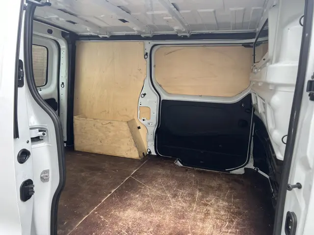 Nissan NV300 L1H1 Optima 2019 Diesel 21