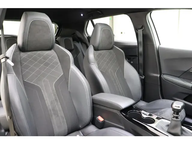 Peugeot 2008 1.2 PureTech GT Pack 2021 Benzine 7