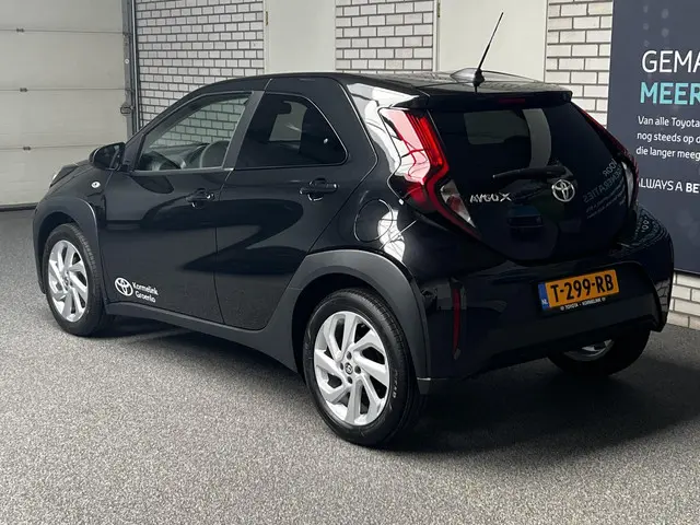 Toyota Aygo X 1.0 VVT-i MT first 2023 Benzine 4