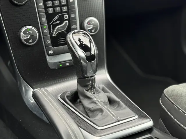 Volvo V40 1.5 T3 Polar+ Sport 2020 Benzine 16