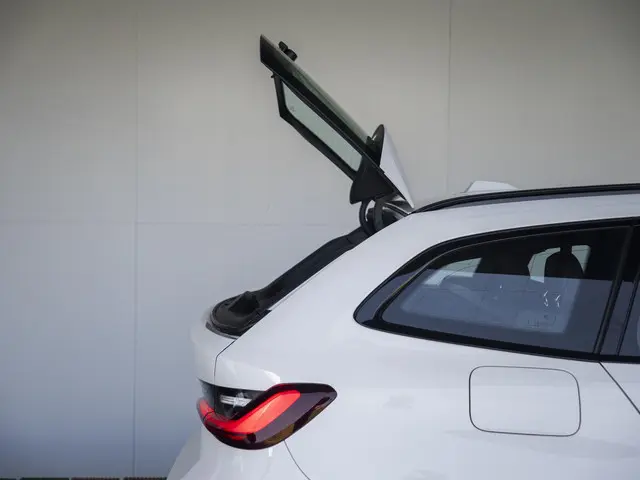 BMW 3 Serie Touring 320i 2025 Benzine 41