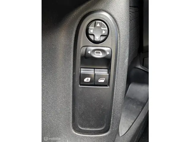 Citroën C3 1.2 PureTech Selection 2016 Benzine 25