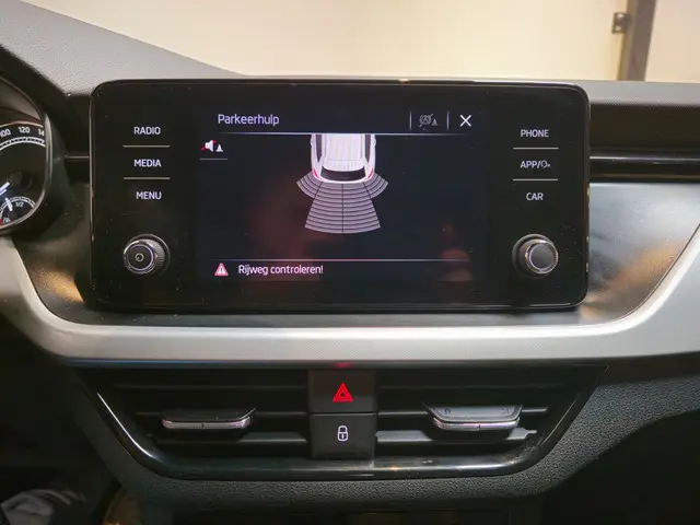 Škoda Kamiq 1.0 TSI Sport Business 2020 Benzine 19
